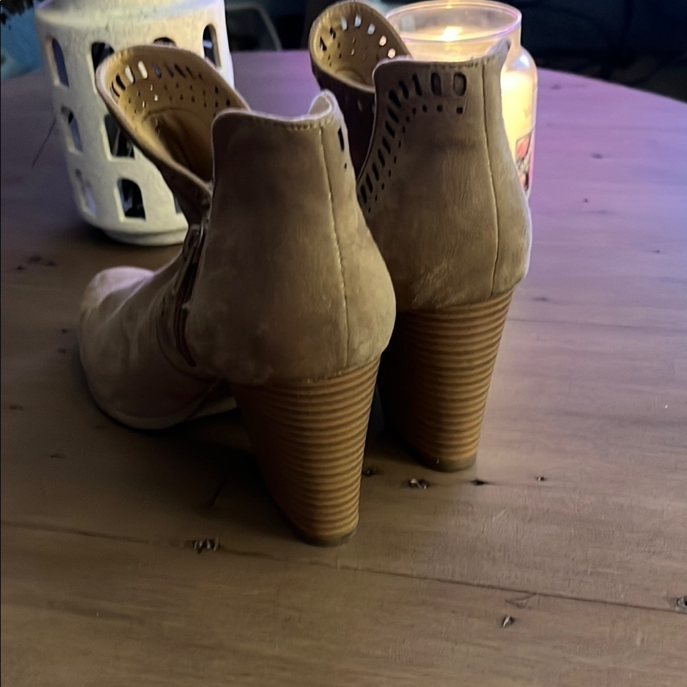 Coconuts by Matisse Tan Ankle Booties with Western Flair - Women Size 10 - Picture 4 of 4